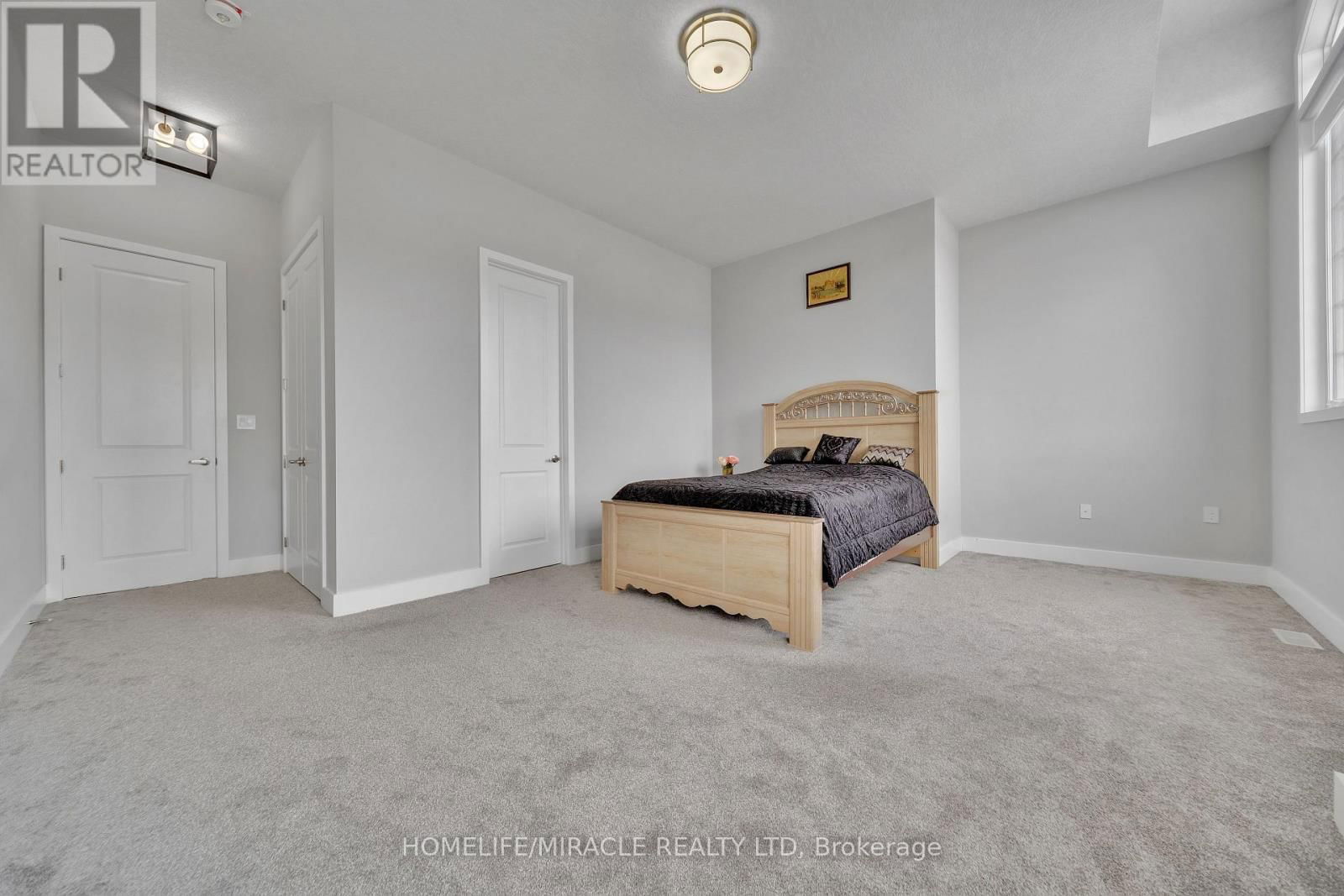 36 HOLLYBROOK TRAIL Image 19