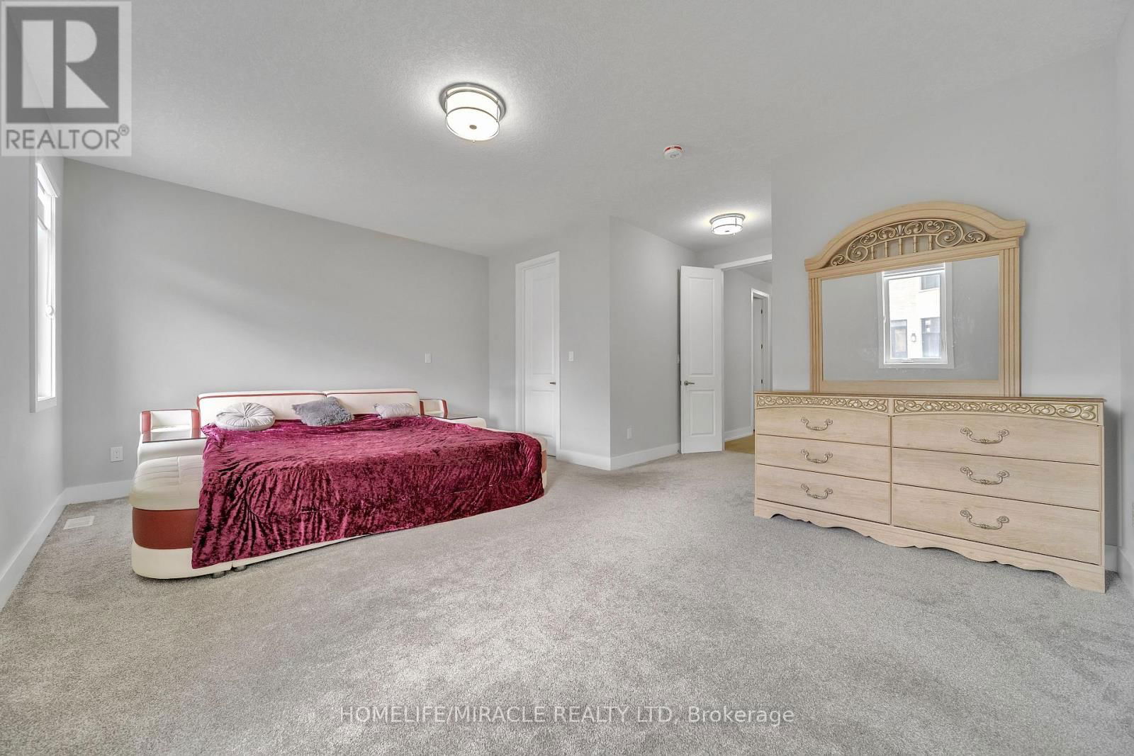 36 HOLLYBROOK TRAIL Image 22