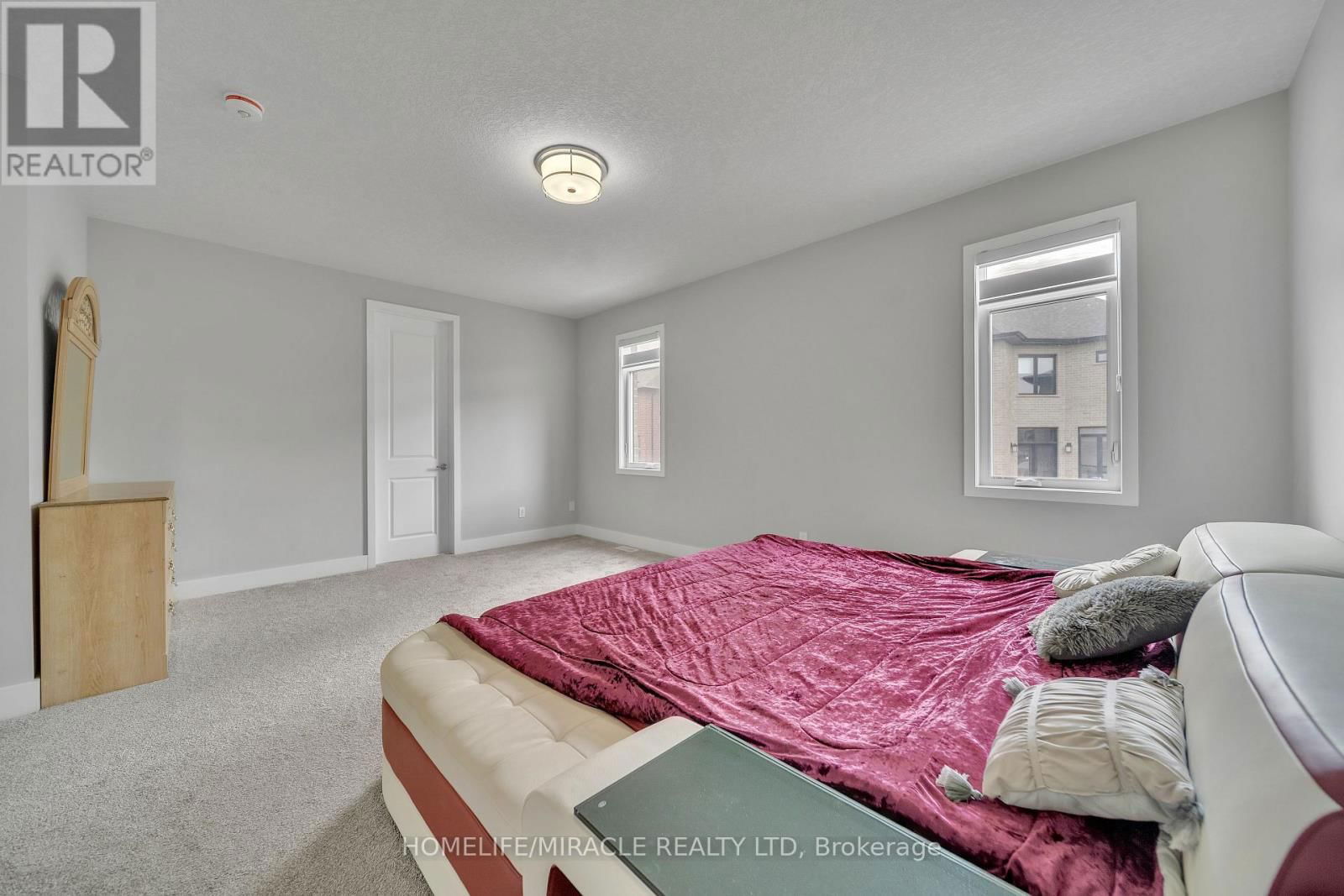 36 HOLLYBROOK TRAIL Image 23