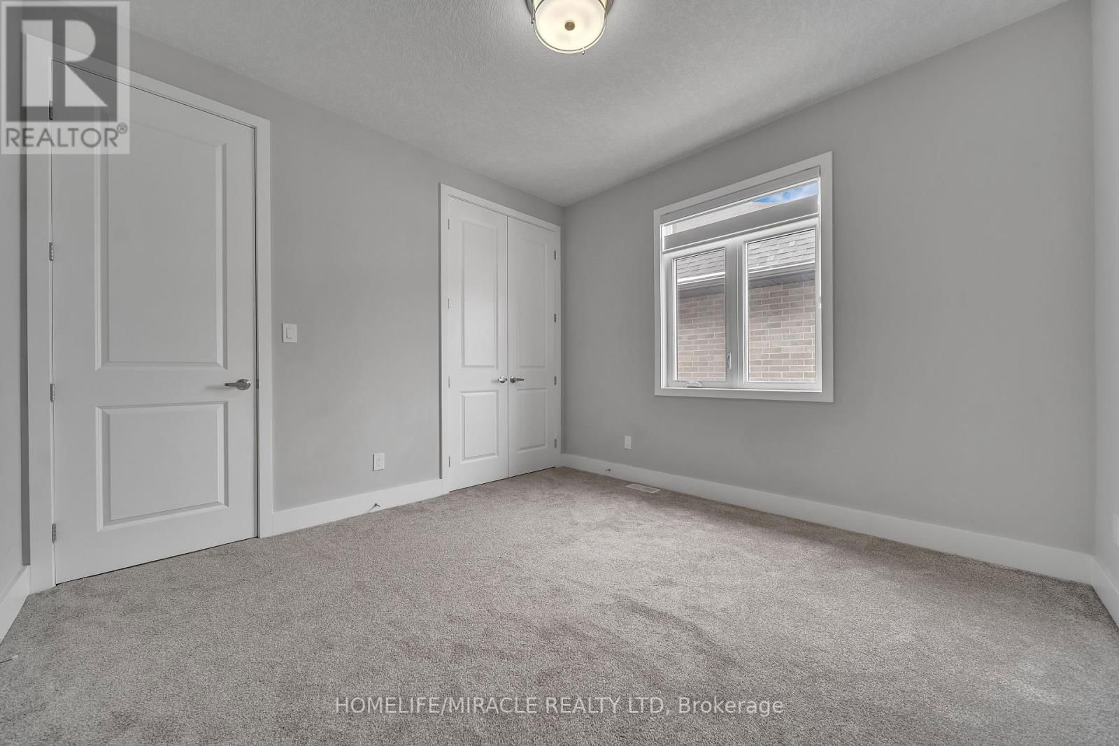 36 HOLLYBROOK TRAIL Image 29