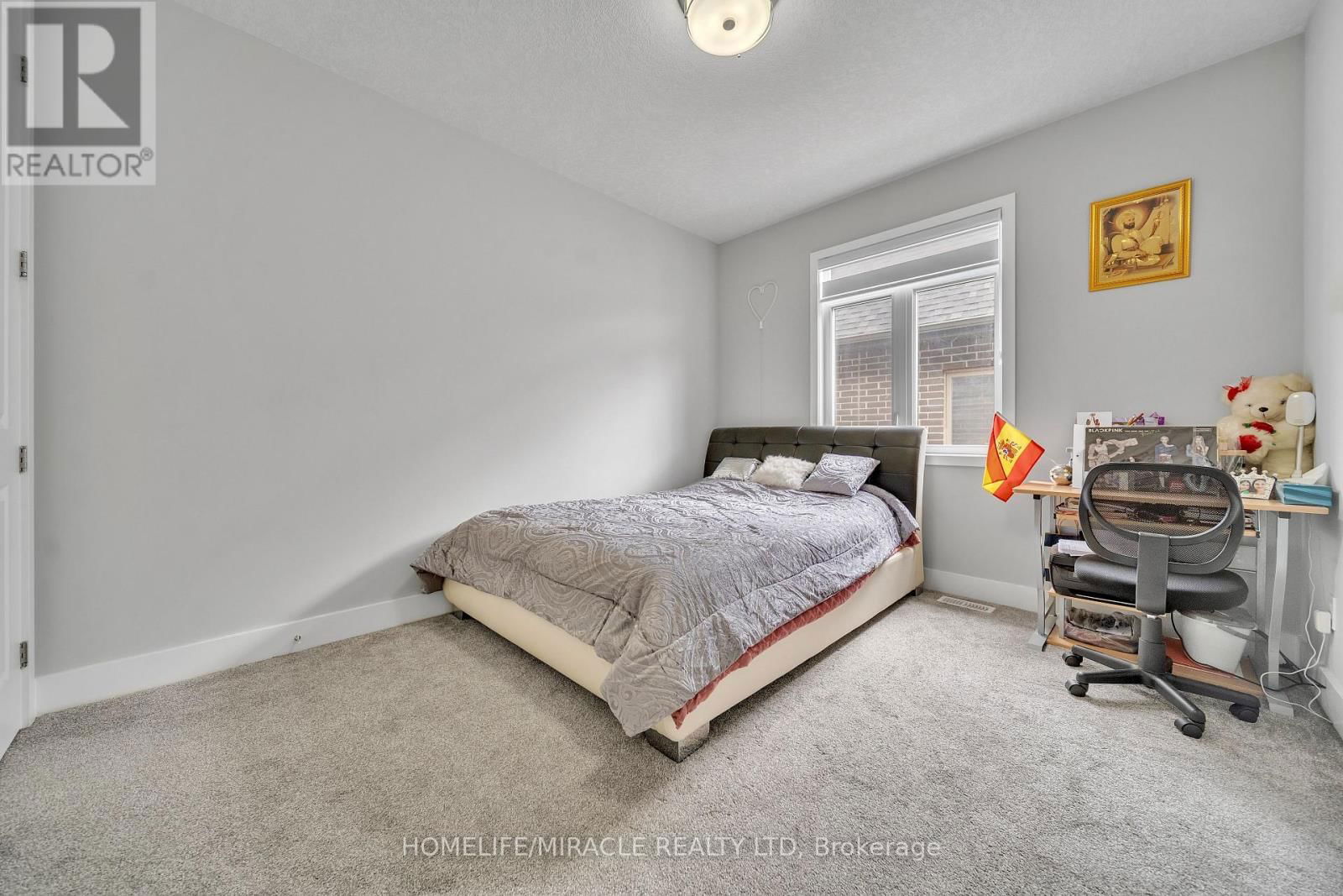 36 HOLLYBROOK TRAIL Image 31