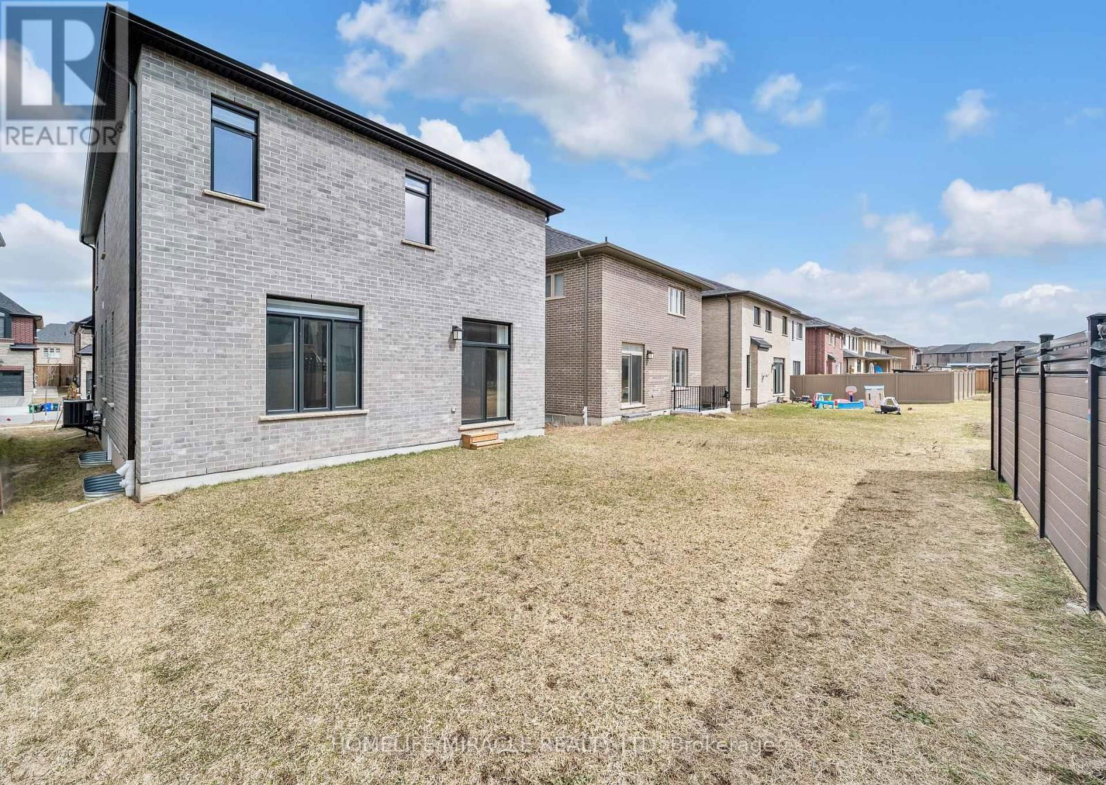 36 HOLLYBROOK TRAIL Image 36