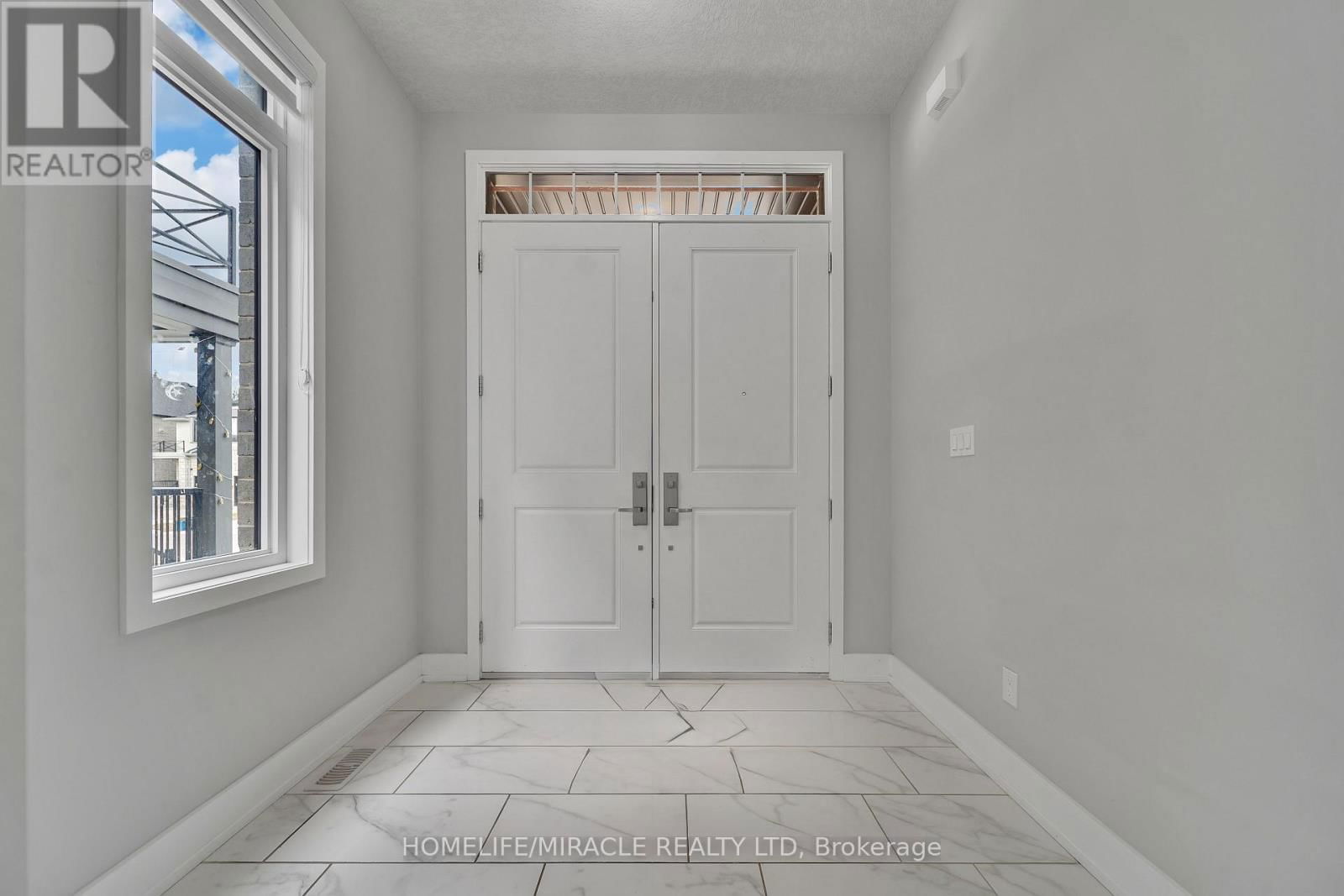 36 HOLLYBROOK TRAIL Image 6