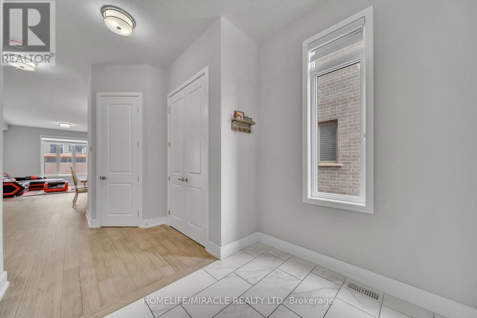 36 HOLLYBROOK TRAIL Image 7