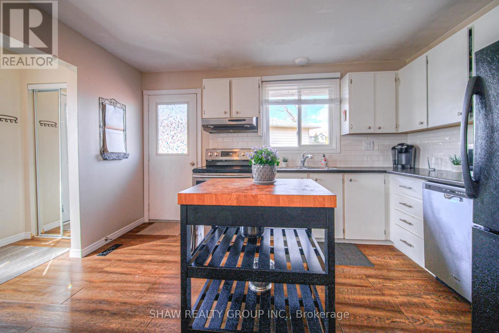 19 SEKURA PLACE Image 8