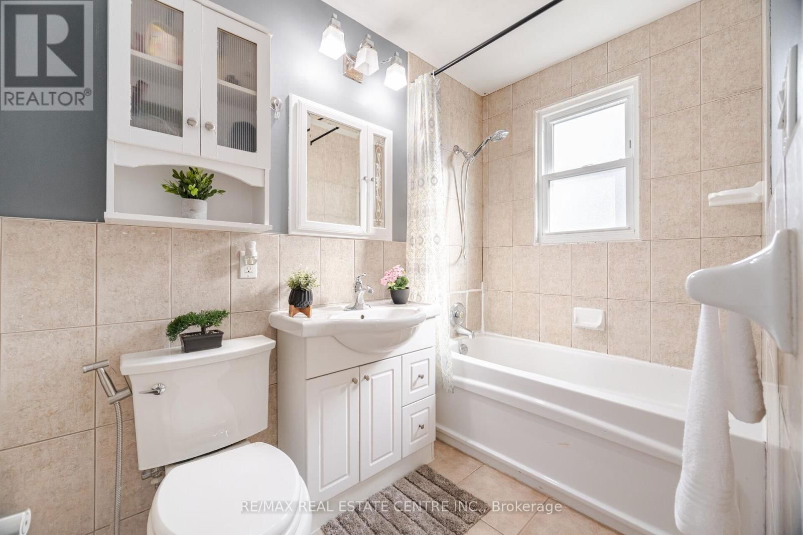 32 EAST 44TH STREET Image 16
