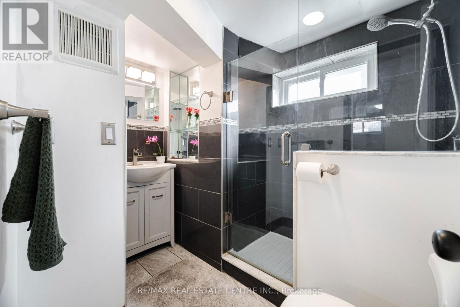 32 EAST 44TH STREET Image 29