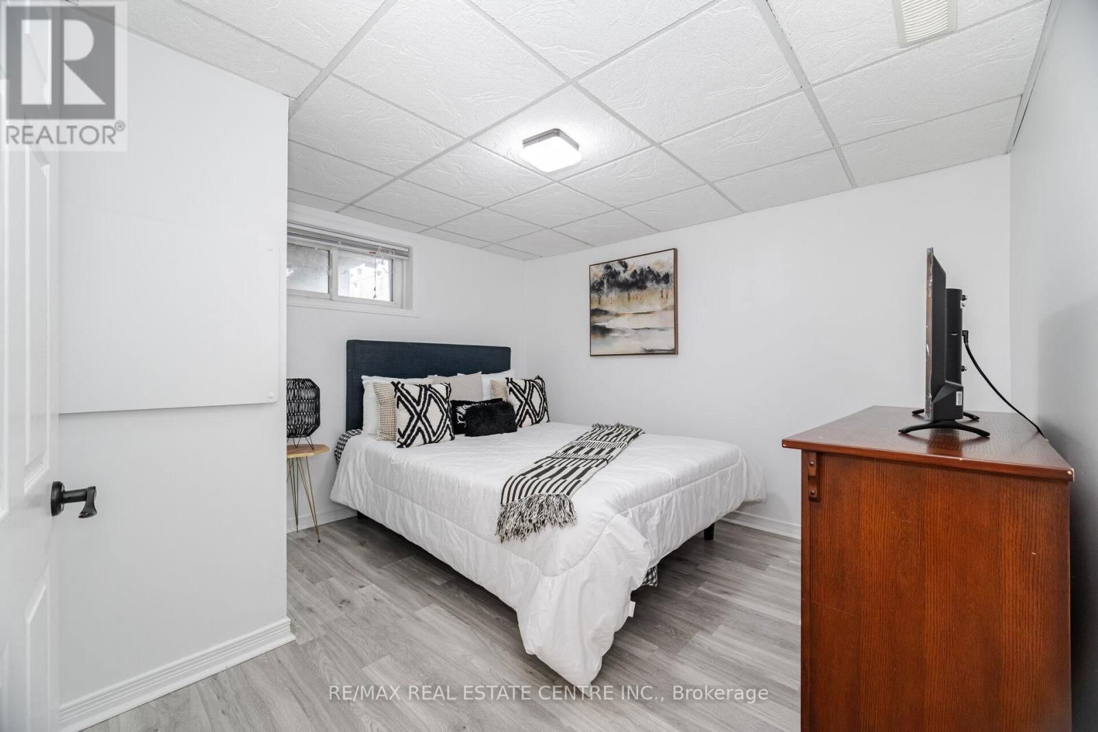 32 EAST 44TH STREET Image 30