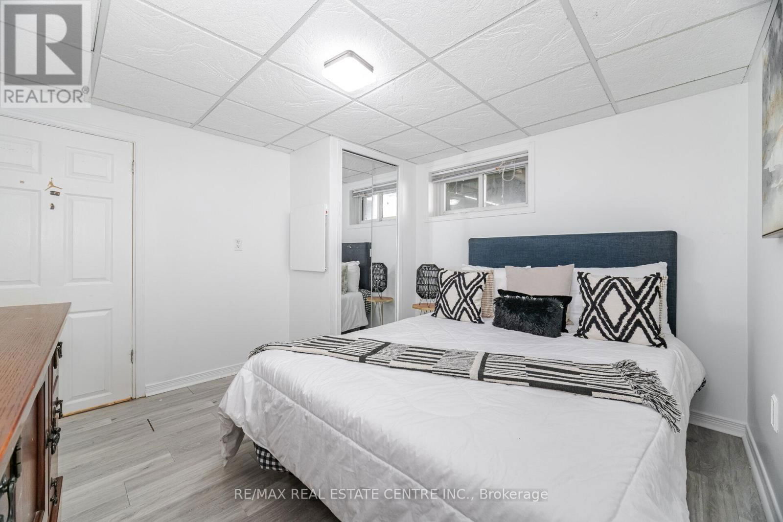 32 EAST 44TH STREET Image 31