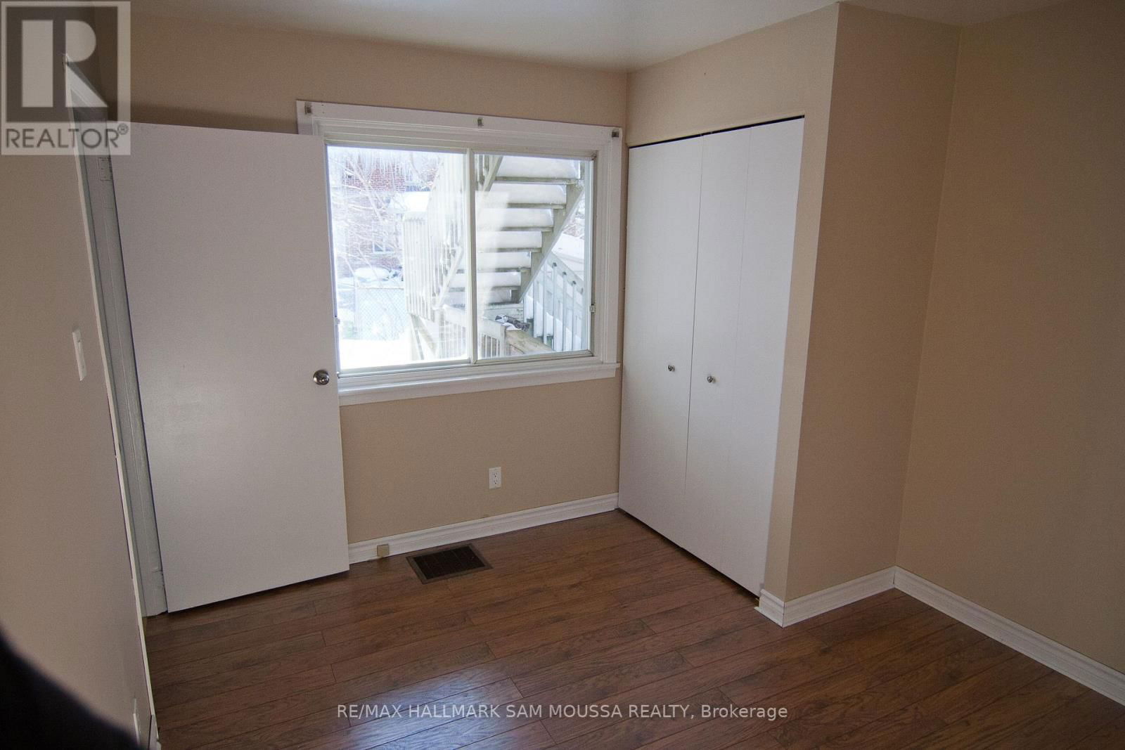422 QUEEN MARY STREET Image 16