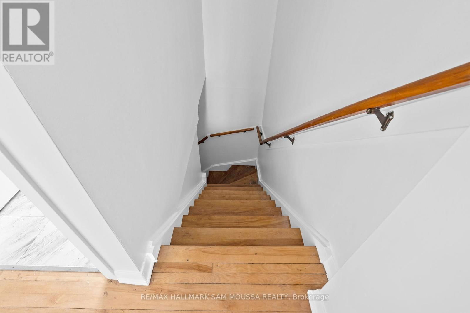 422 QUEEN MARY STREET Image 4