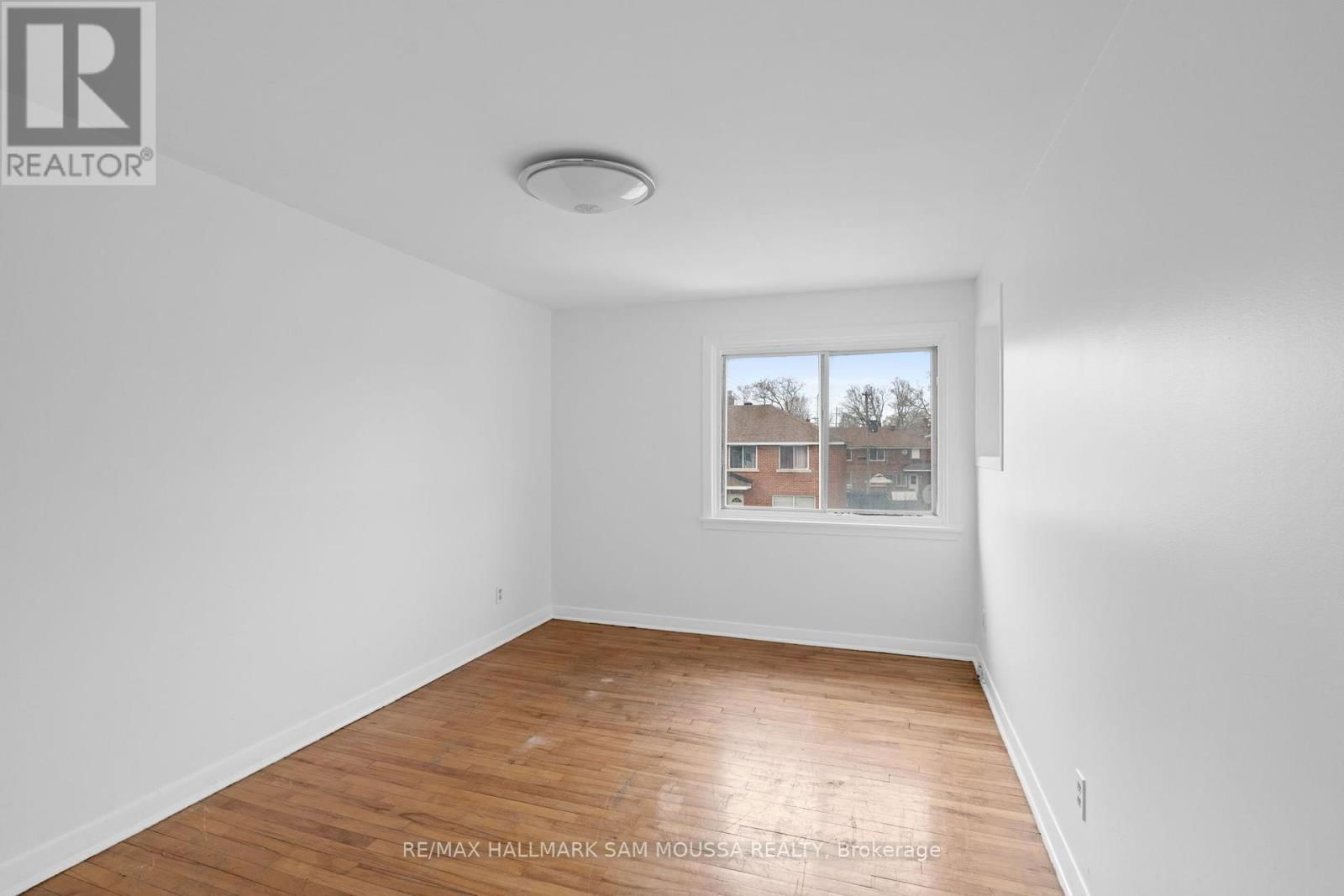 422 QUEEN MARY STREET Image 8