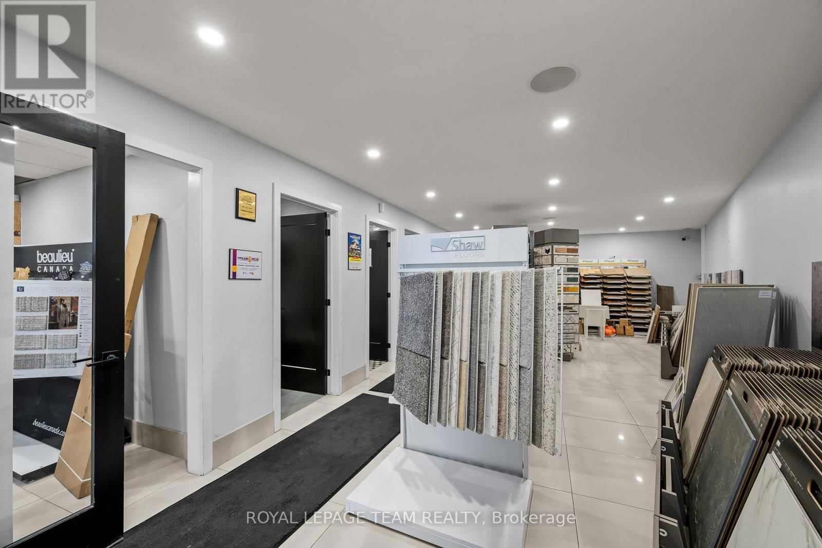123 - 15 CAPELLA COURT Image 14