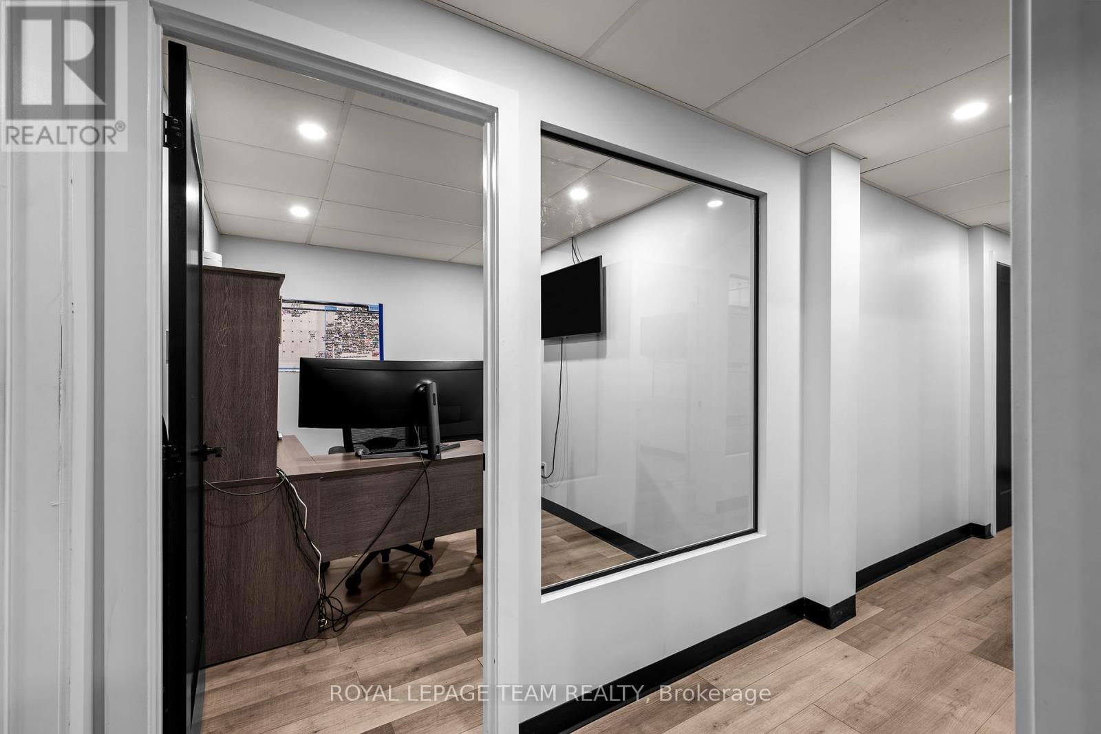 123 - 15 CAPELLA COURT Image 18