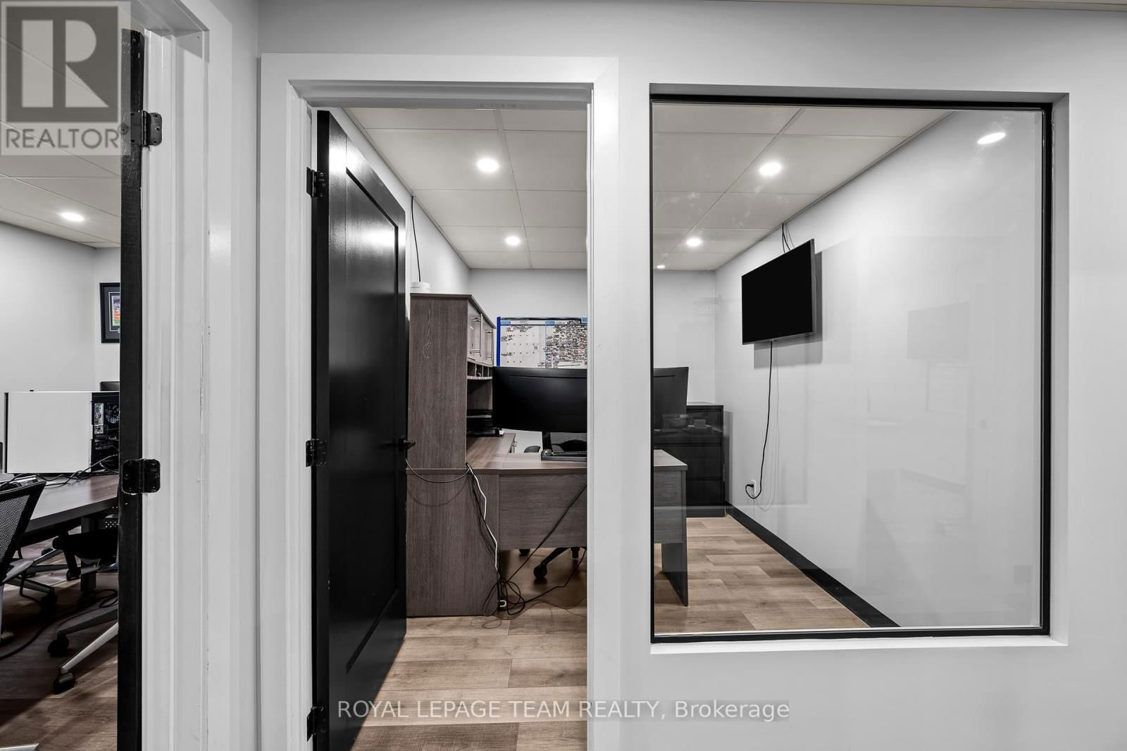 123 - 15 CAPELLA COURT Image 20