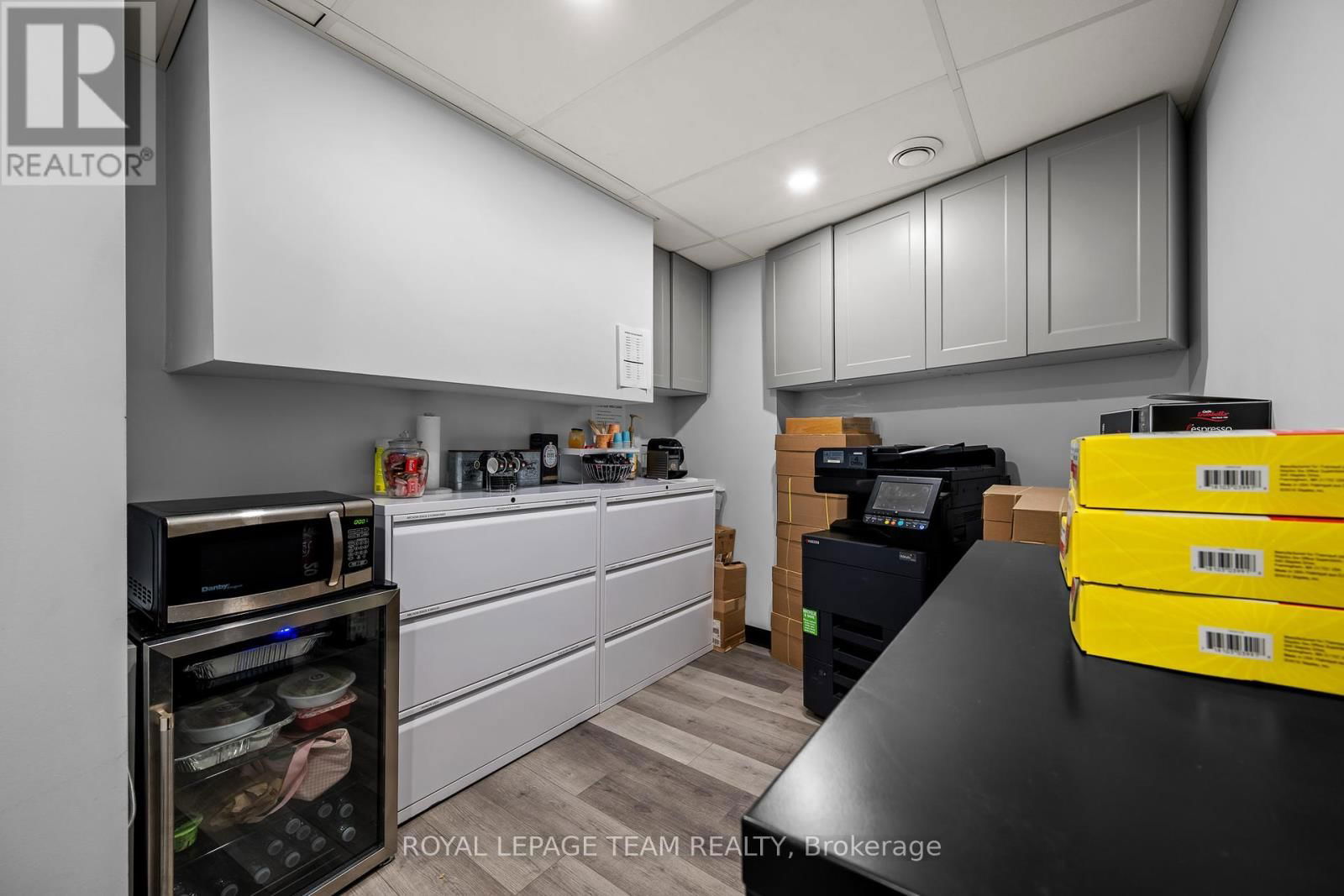 123 - 15 CAPELLA COURT Image 26