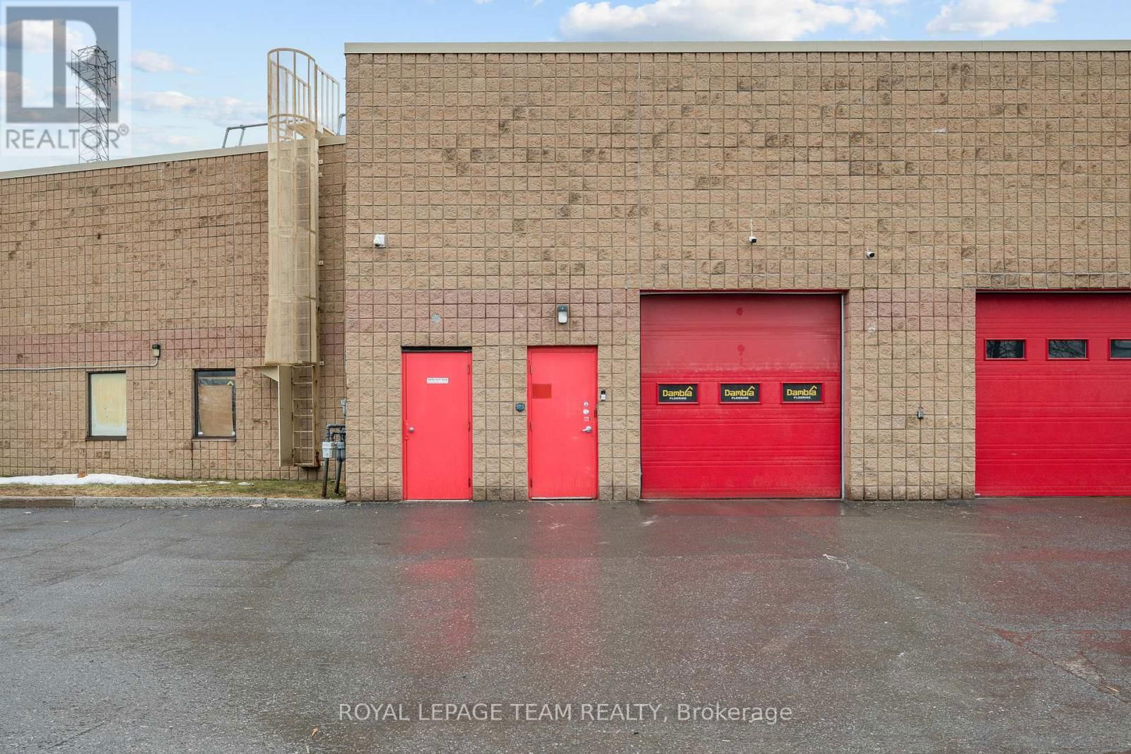 123 - 15 CAPELLA COURT Image 36