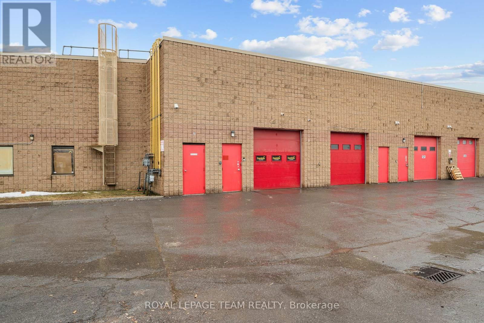 123 - 15 CAPELLA COURT Image 37