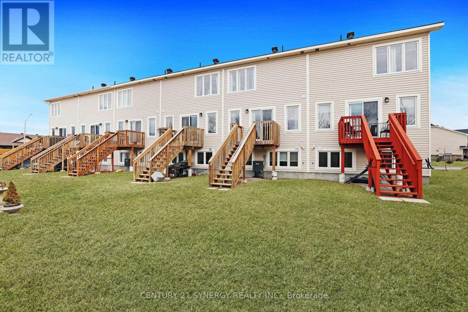 10 STAPLES BOULEVARD Image 28