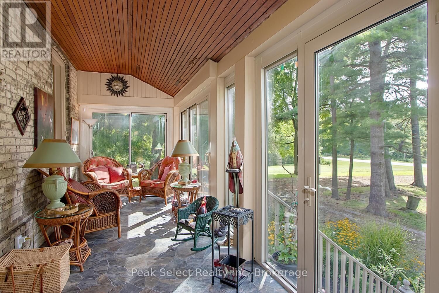 1511 GAINSBOROUGH ROAD Image 17