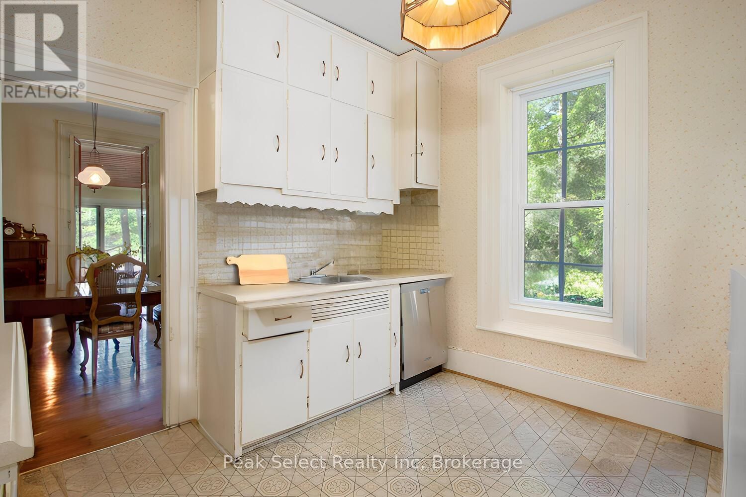1511 GAINSBOROUGH ROAD Image 19