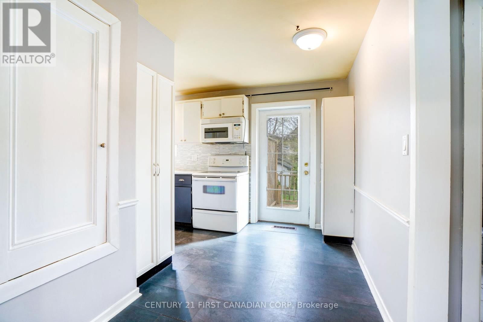 139 BRITANNIA AVENUE Image 10