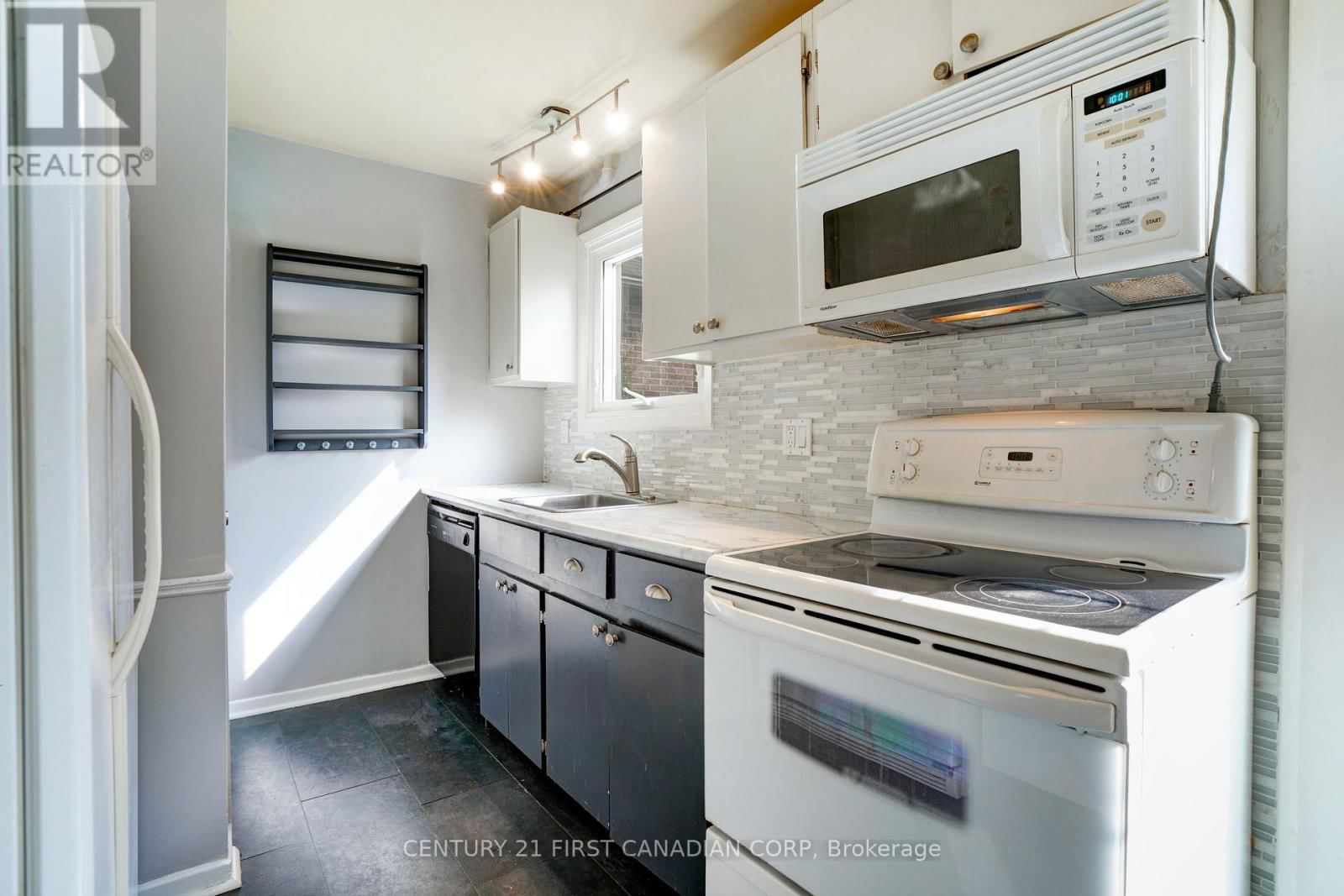 139 BRITANNIA AVENUE Image 11