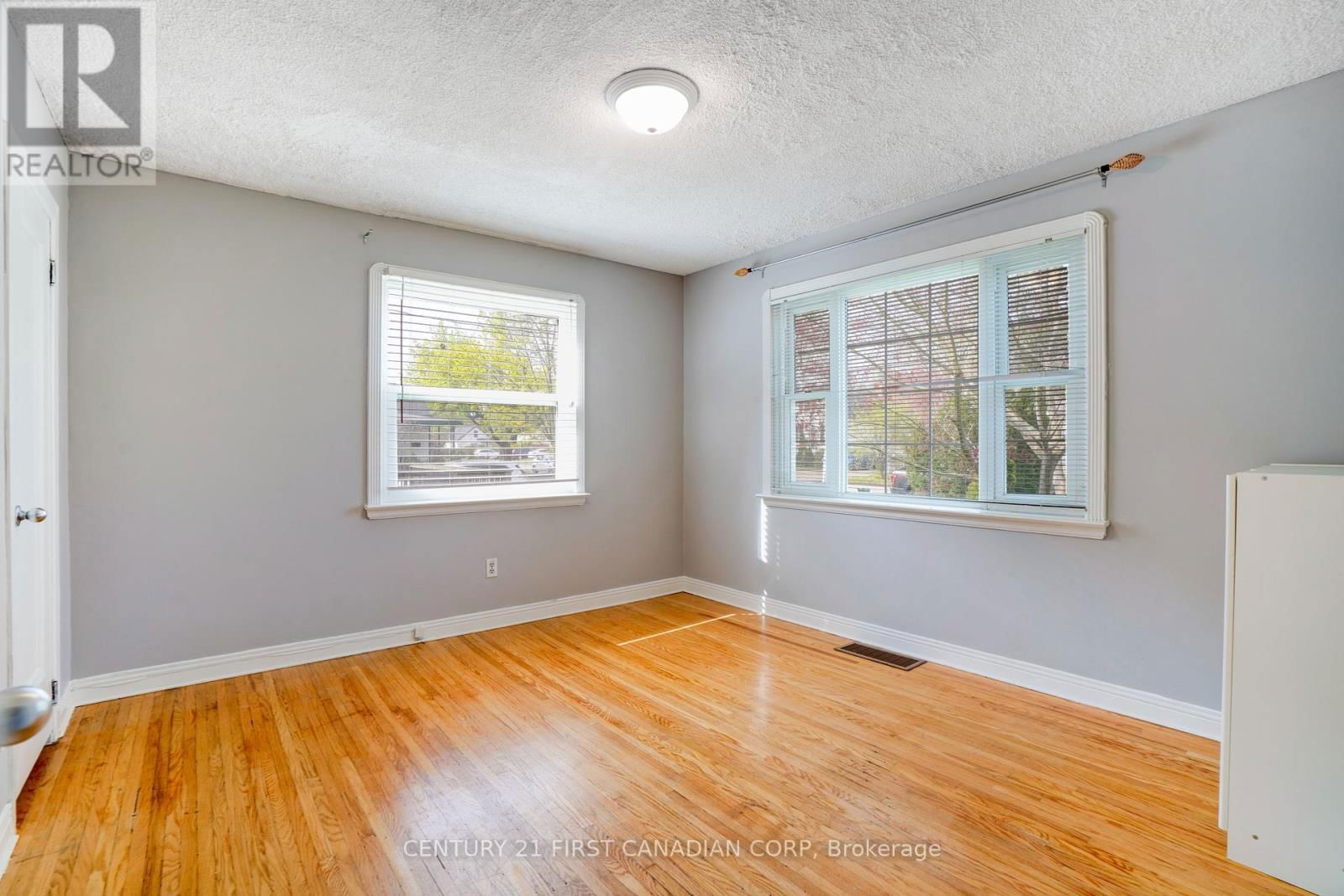 139 BRITANNIA AVENUE Image 12