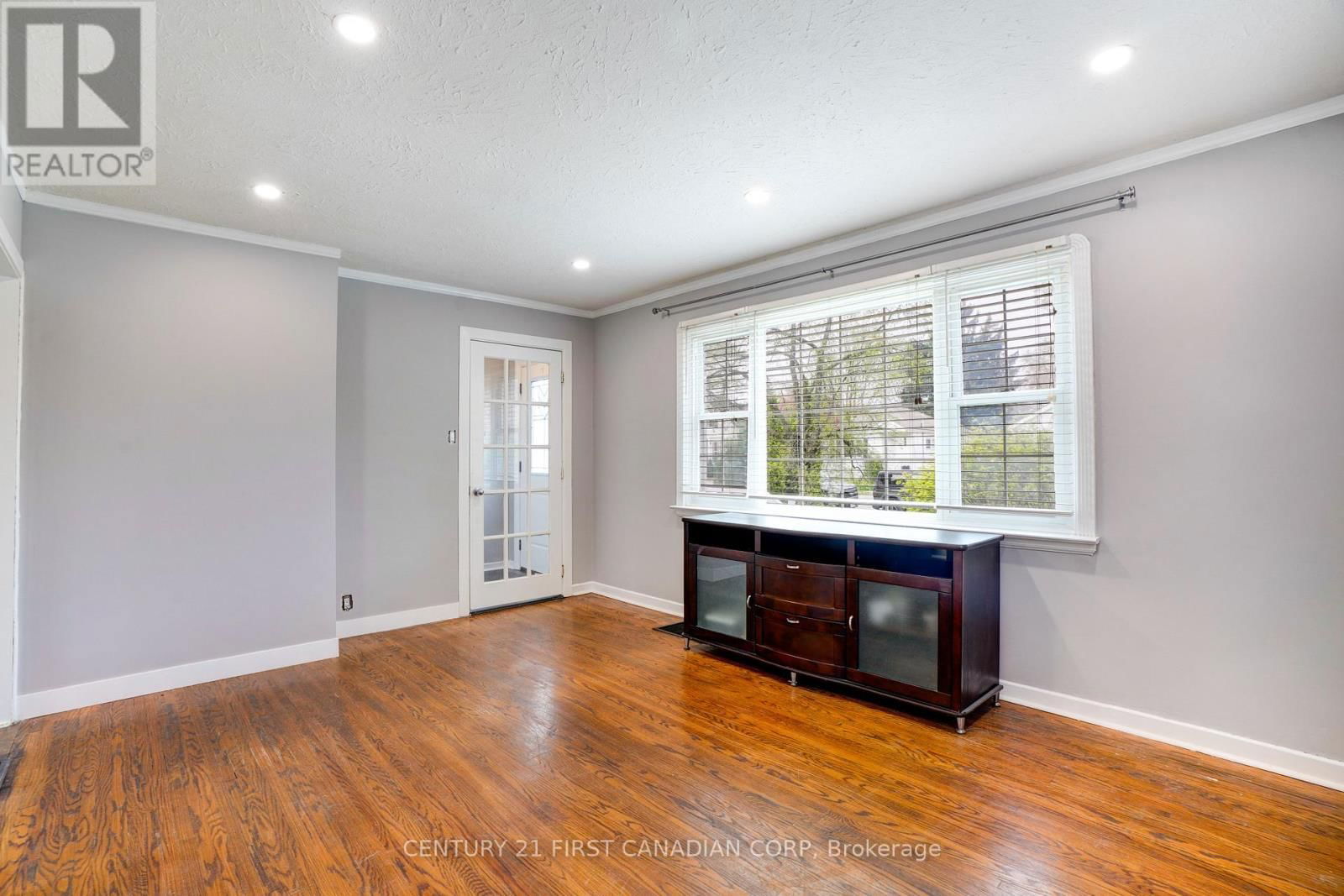 139 BRITANNIA AVENUE Image 8