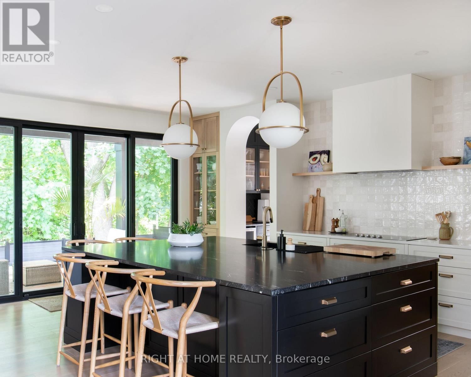 421 FRASER AVENUE Image 11