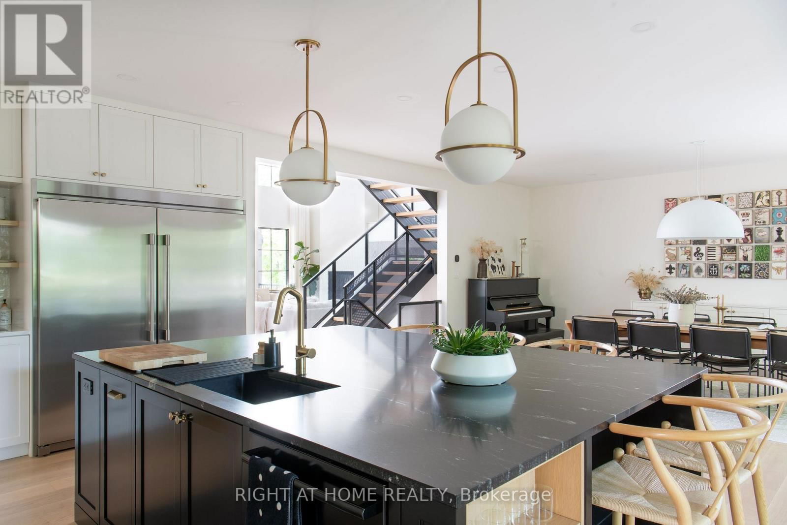 421 FRASER AVENUE Image 8