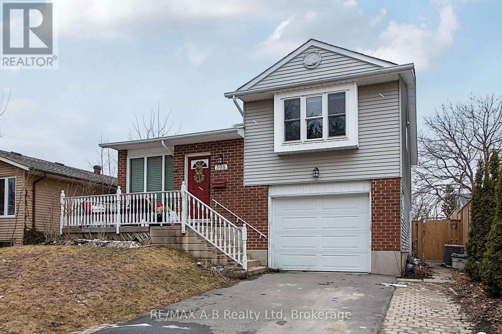398 DAYNA CRESCENT Image 1