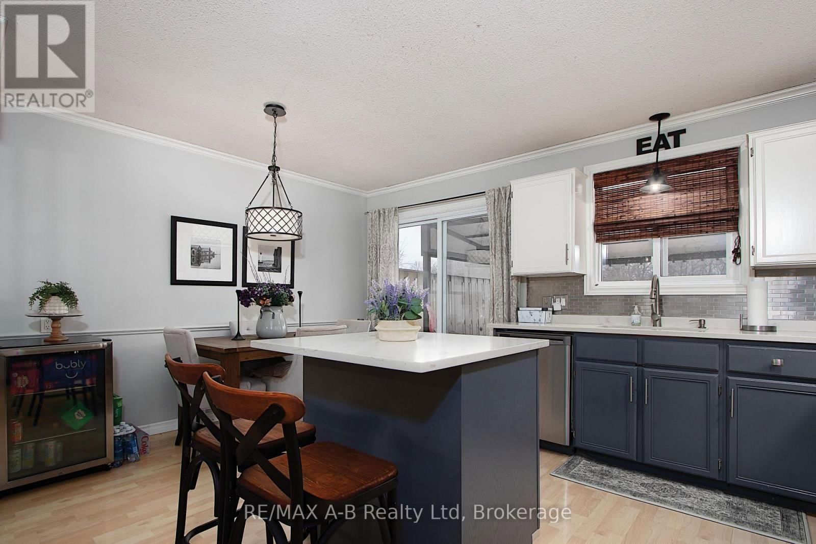 398 DAYNA CRESCENT Image 11