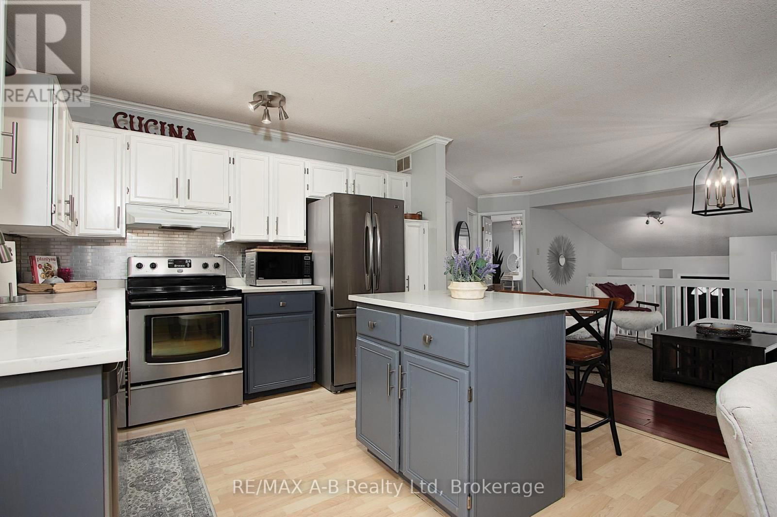 398 DAYNA CRESCENT Image 12