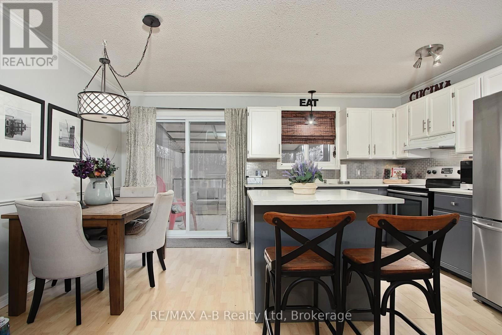 398 DAYNA CRESCENT Image 13