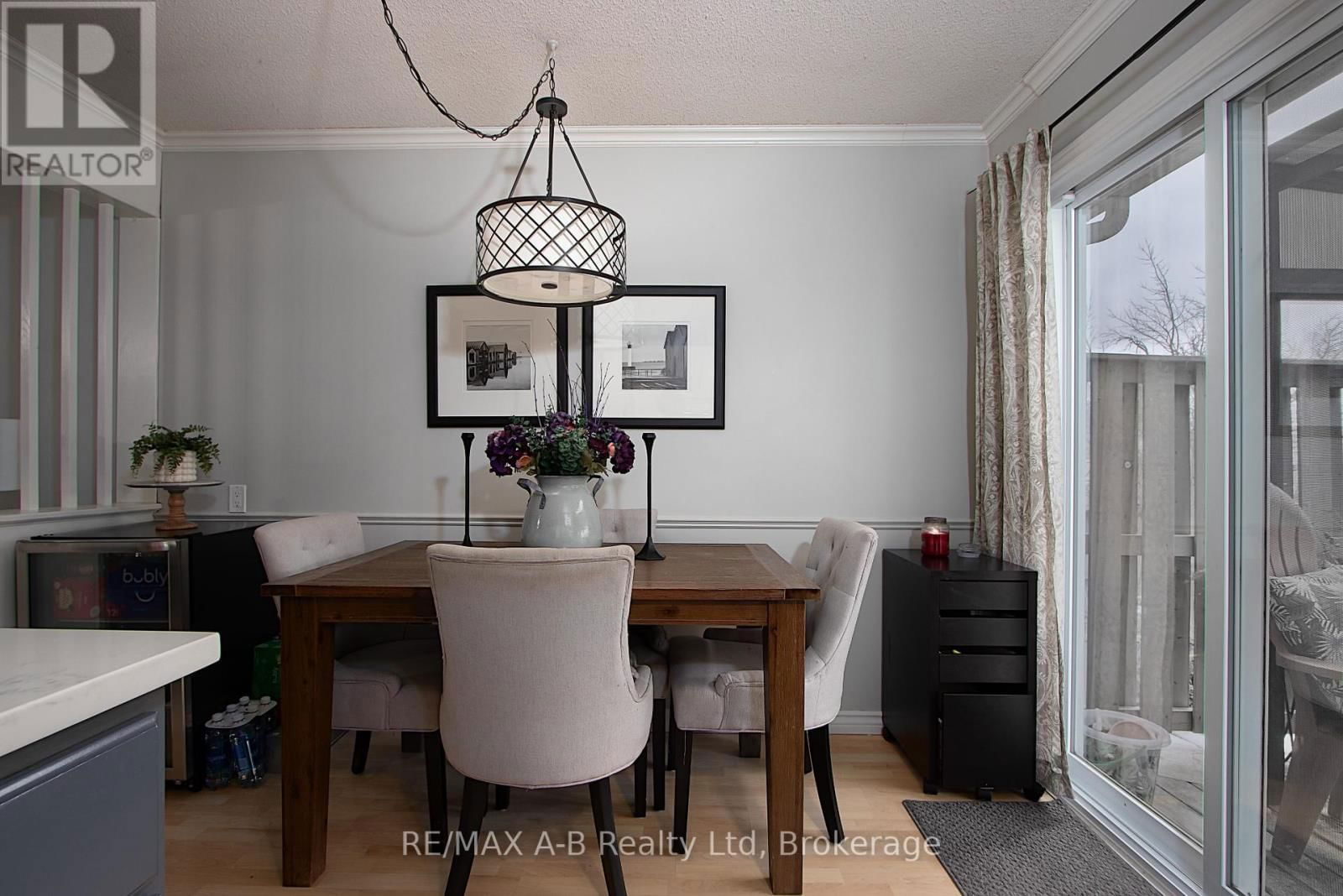 398 DAYNA CRESCENT Image 14