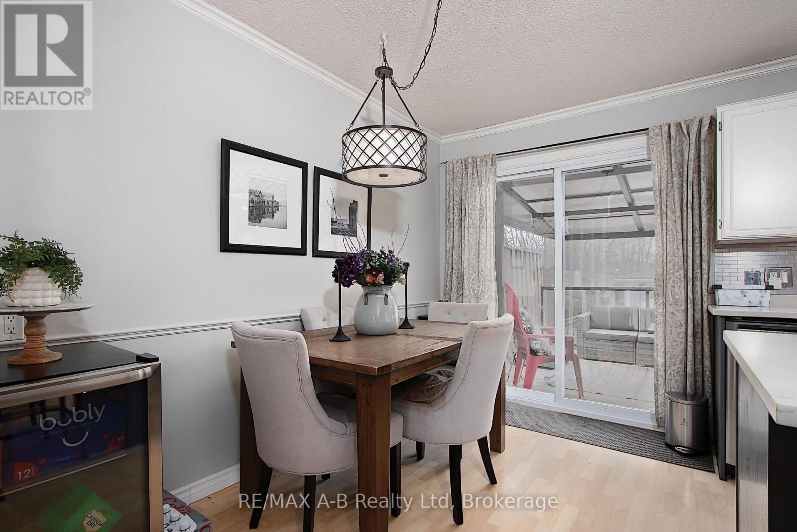 398 DAYNA CRESCENT Image 15