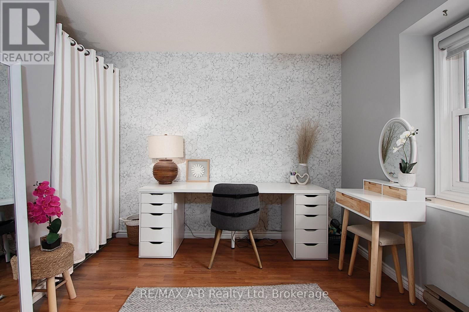 398 DAYNA CRESCENT Image 17