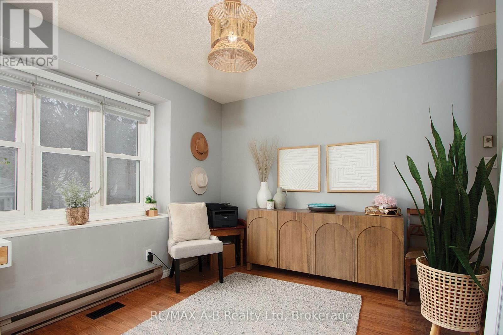 398 DAYNA CRESCENT Image 18