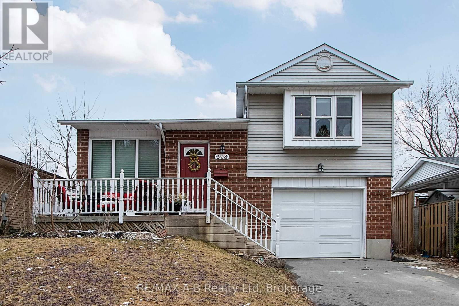 398 DAYNA CRESCENT Image 2