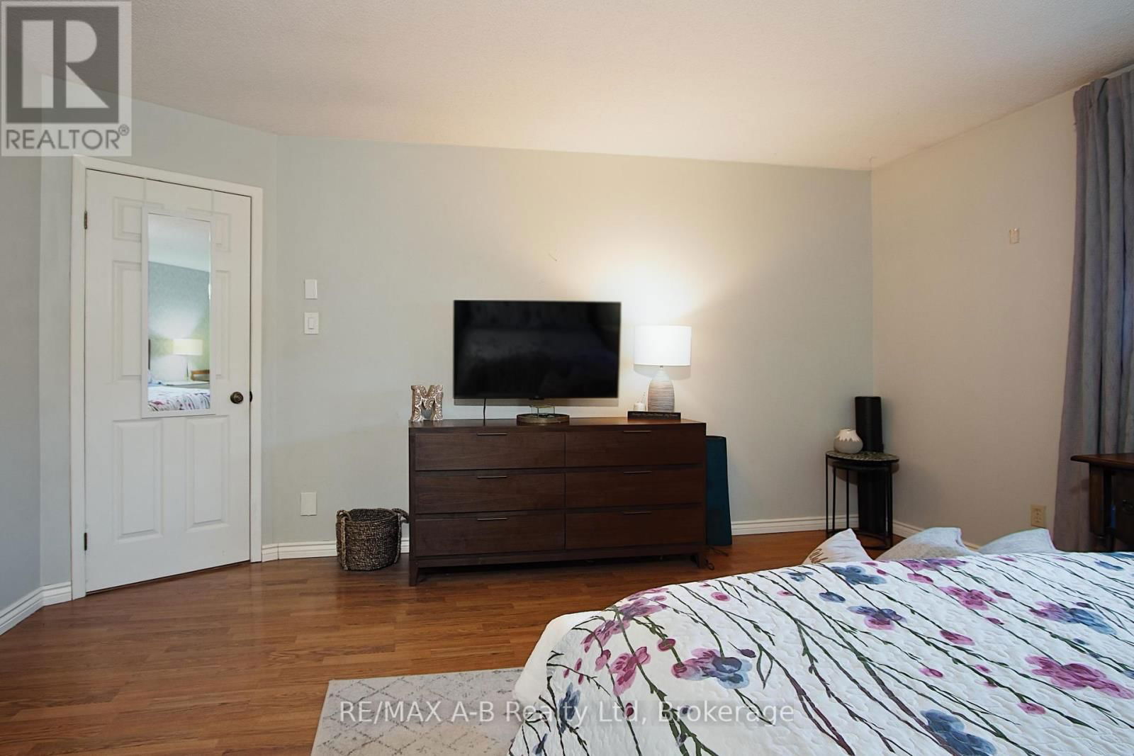 398 DAYNA CRESCENT Image 21