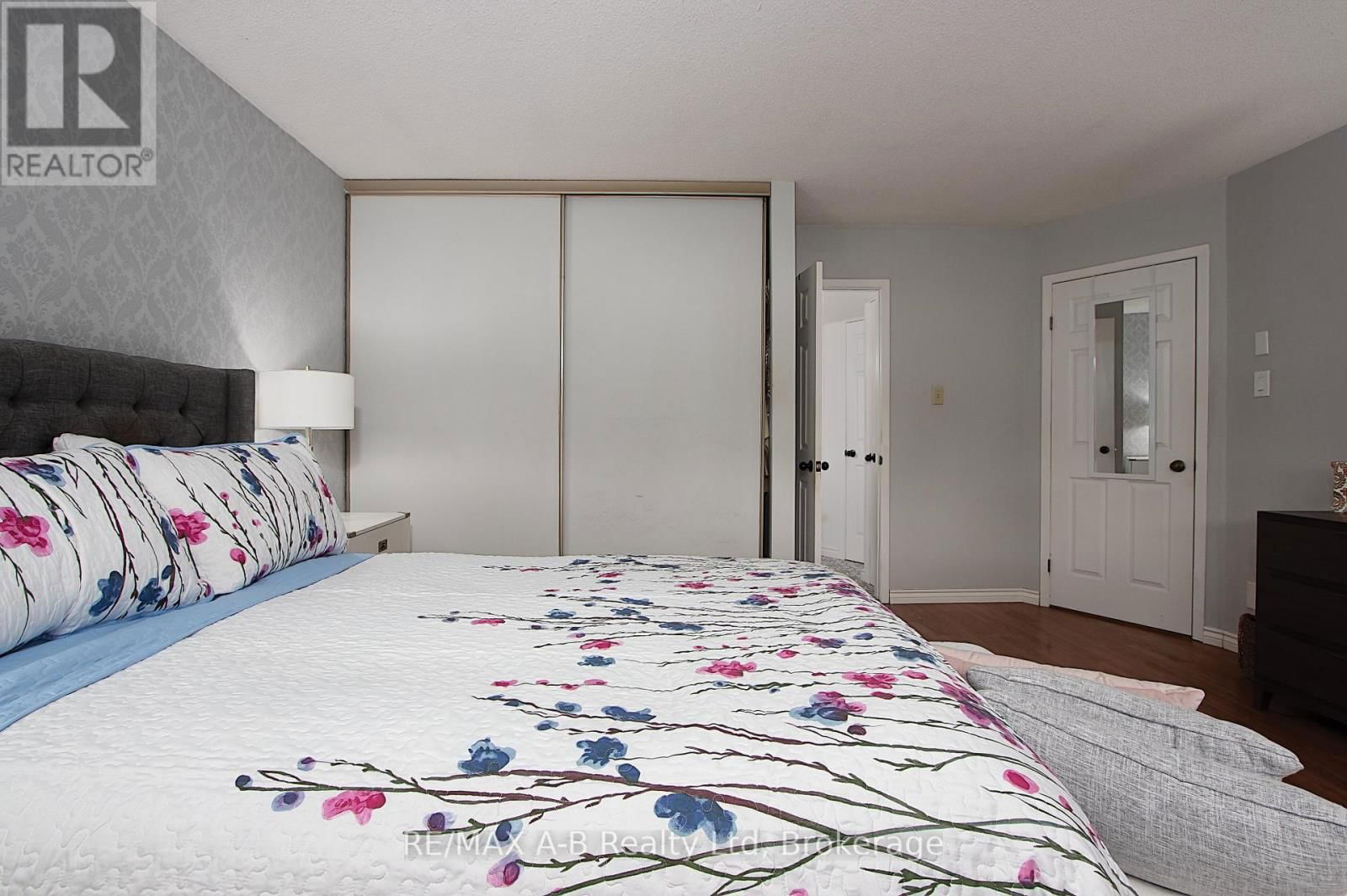 398 DAYNA CRESCENT Image 22