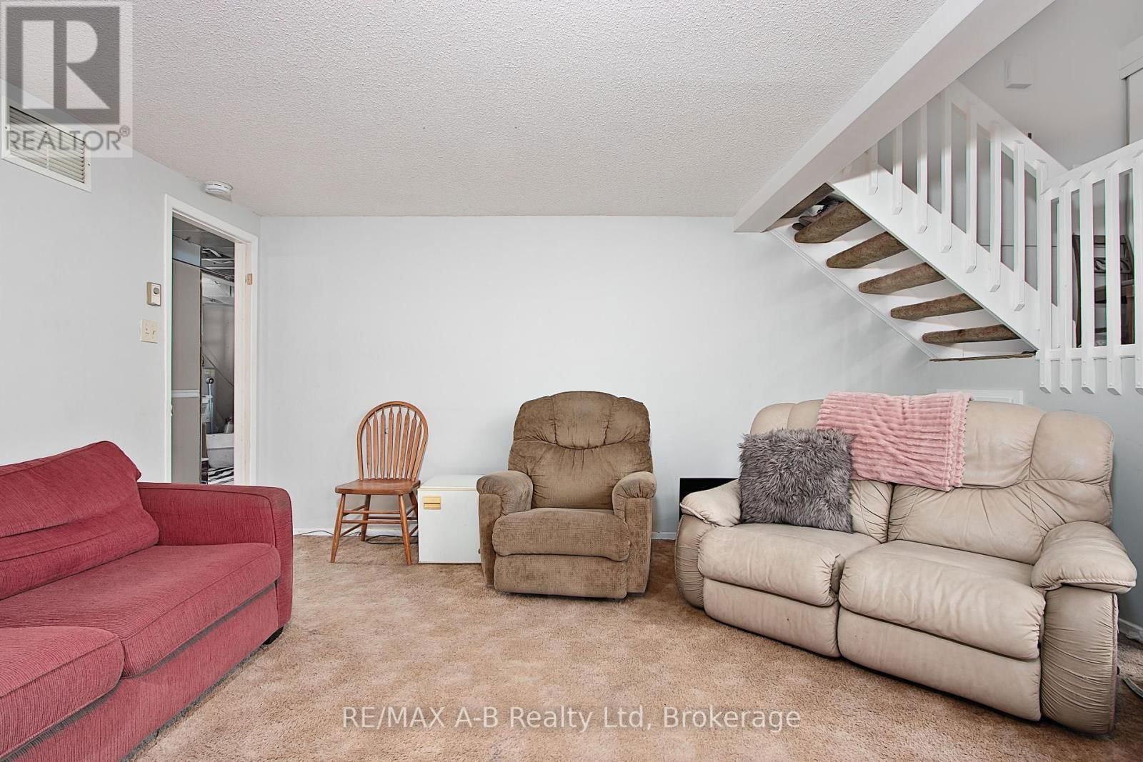 398 DAYNA CRESCENT Image 28