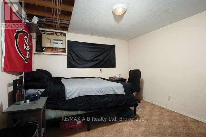 398 DAYNA CRESCENT Image 30