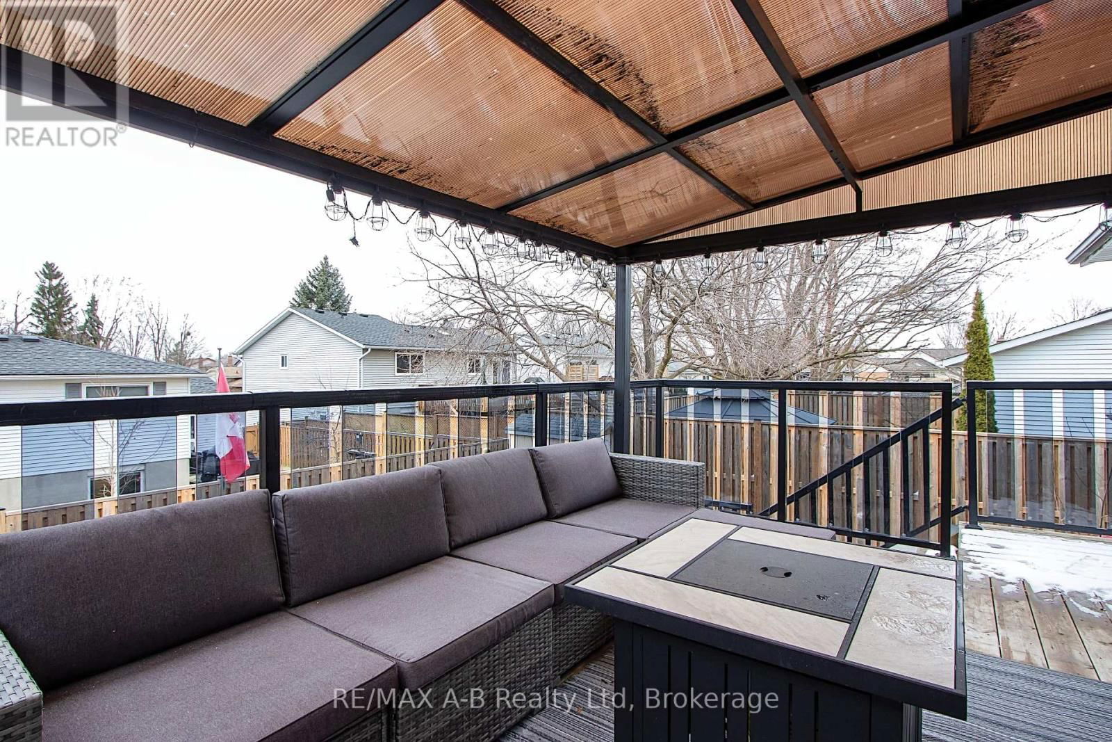 398 DAYNA CRESCENT Image 33