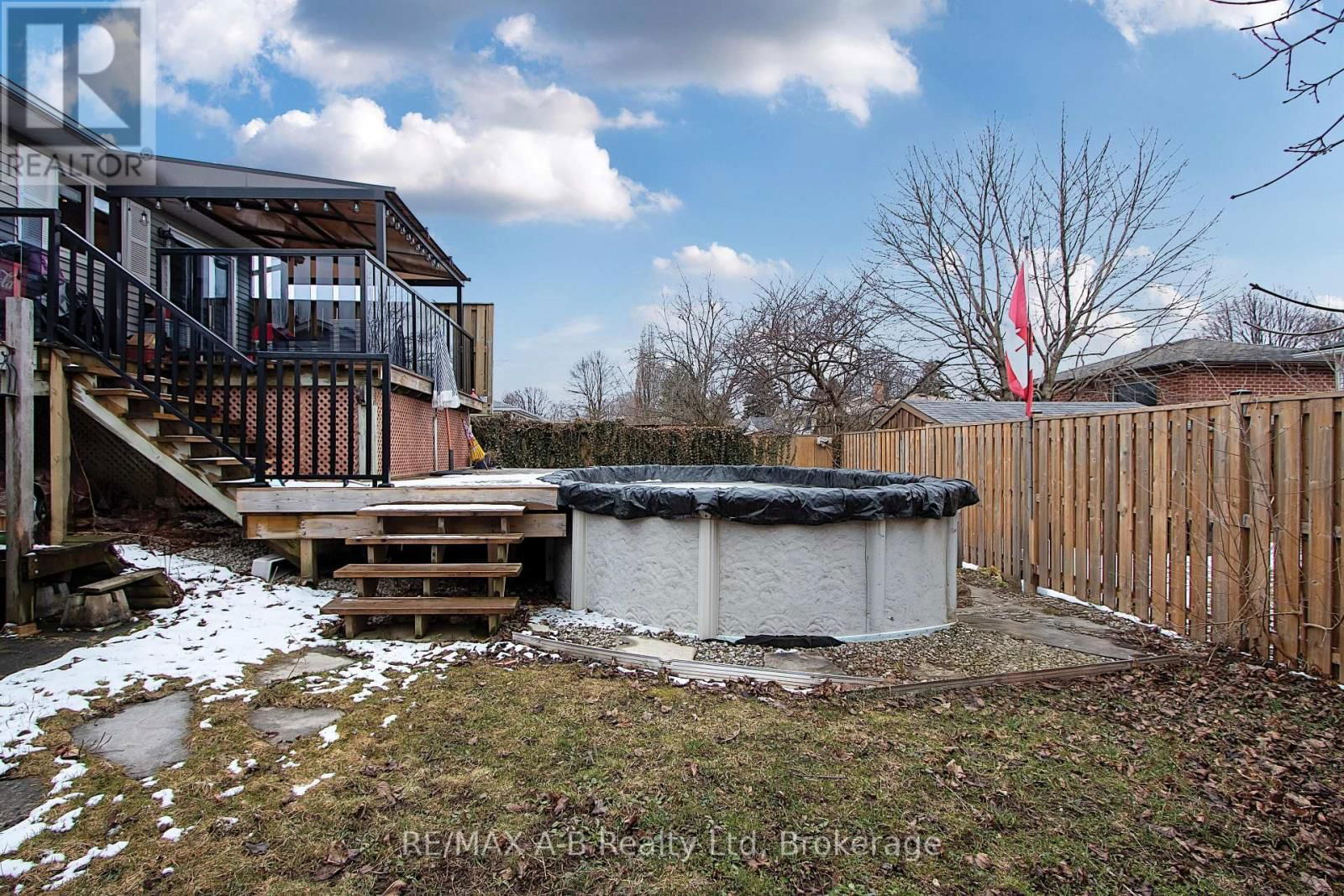 398 DAYNA CRESCENT Image 35