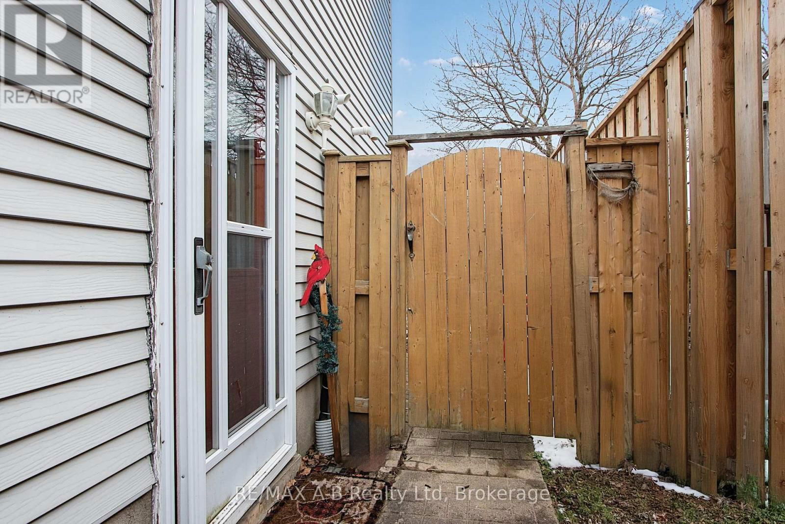 398 DAYNA CRESCENT Image 37