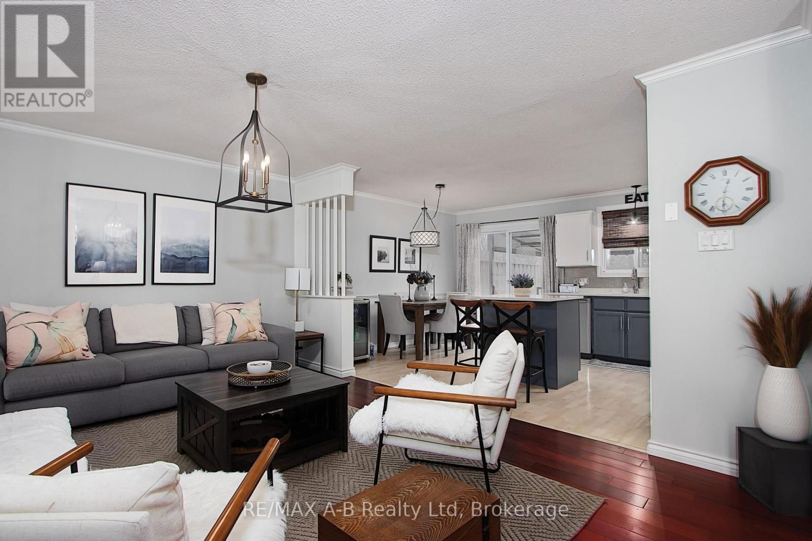 398 DAYNA CRESCENT Image 6
