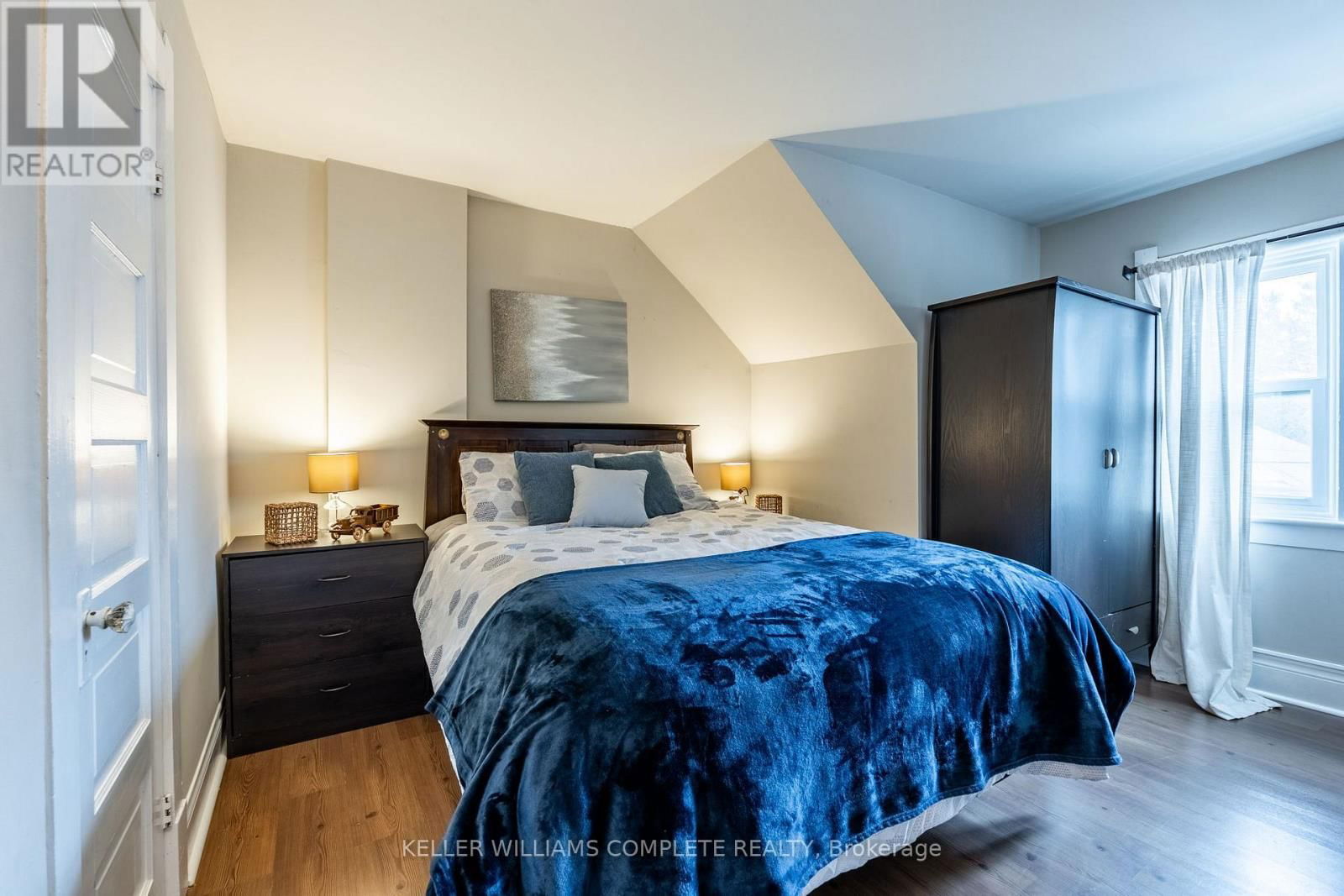 48 WEST 3RD STREET Image 18