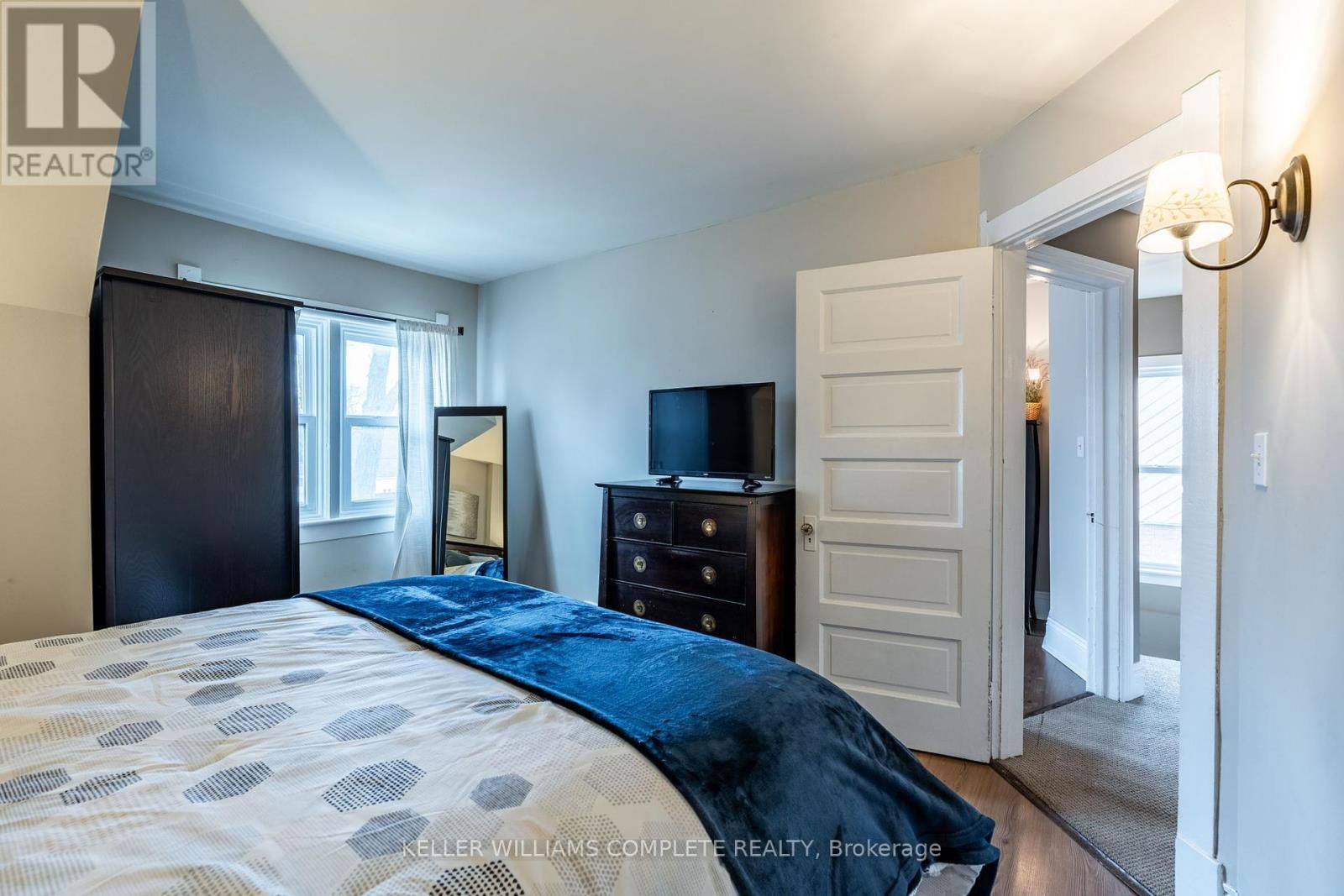 48 WEST 3RD STREET Image 19